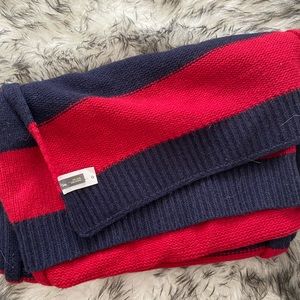 Gap scarves